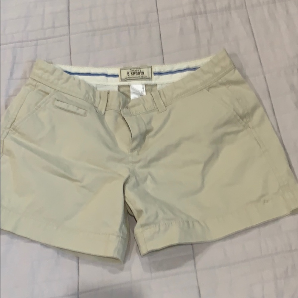 Old Navy Size 6 Khaki low rise shorts